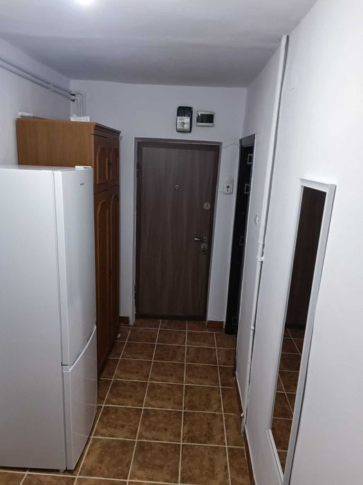 Inchiriez apartament cu 2 camere, zona Traian