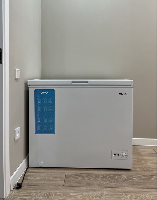 Морозильник AVA ECF-250I 249 л белый