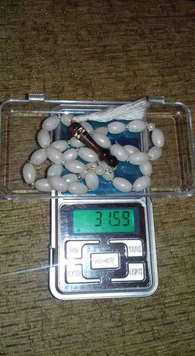 Броеница  от седеф и кехлибар