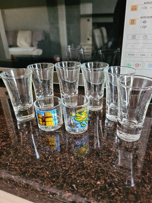 Шест малки чашки