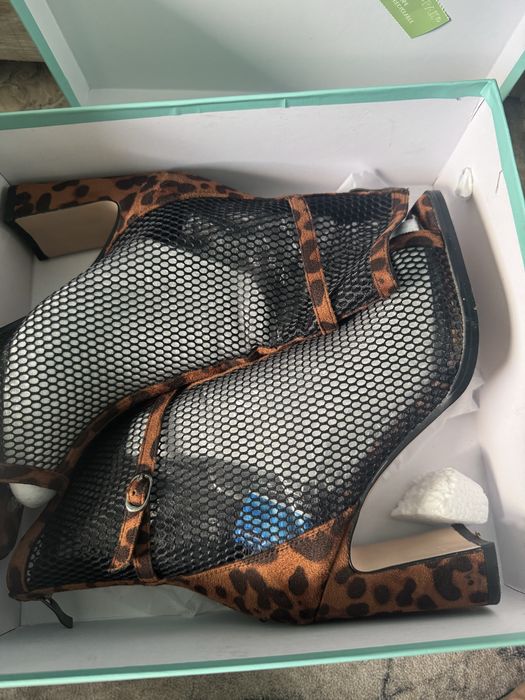 Продам женскую обувь