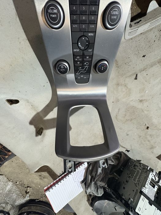 Volvo V50 face 2010 година Панел управление климатик радио и др