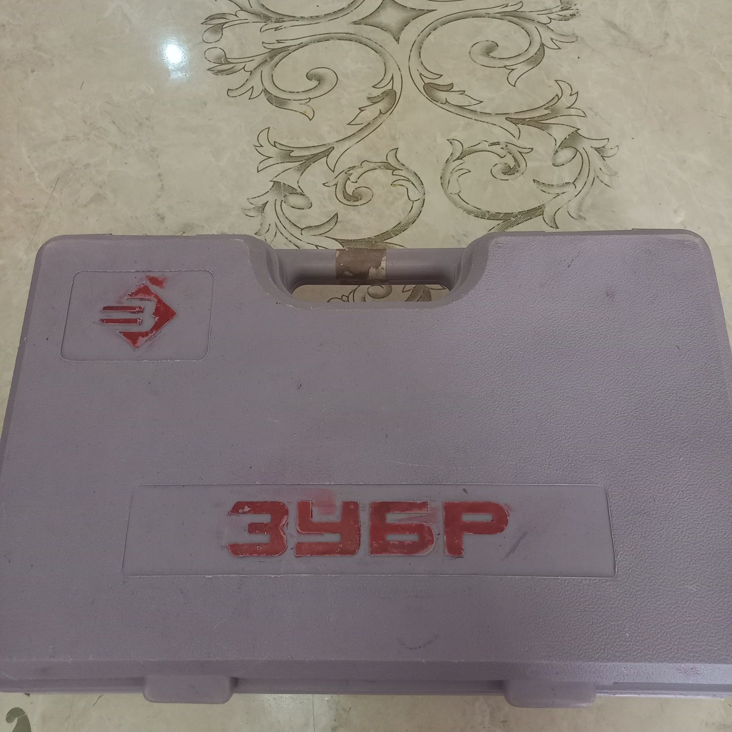 Срочный продаётся перфаратор ЗУБР