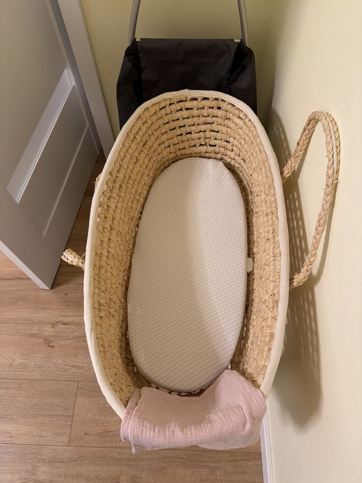 Vand pat bebe/ cosulet nou născut