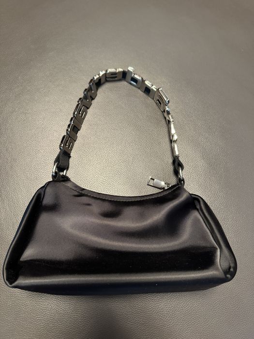 Нови Дамски Чанти - класика