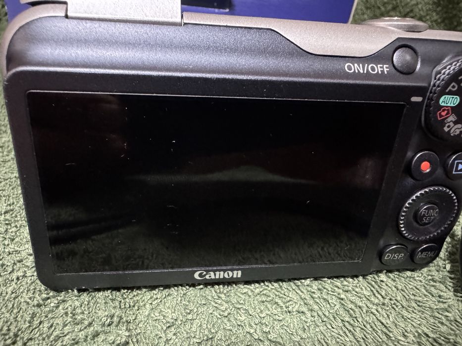 Canon PowerShot SX220 HS Digital Camera 14x Optical Zoom 12.1MP