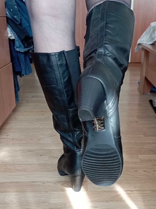 Нови дамски ботуши №41, стелка от естествена кожа 27см.