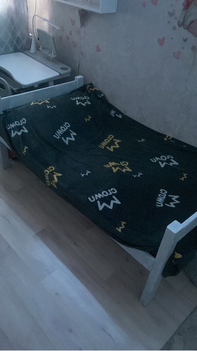 Кровать без матраса