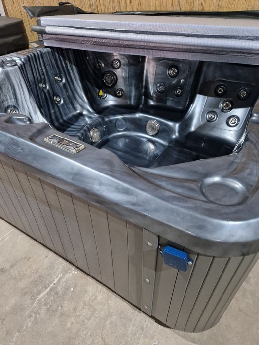 Maimulte modell jacuzzi