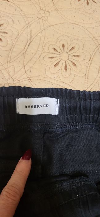Vând pantaloni Reserved