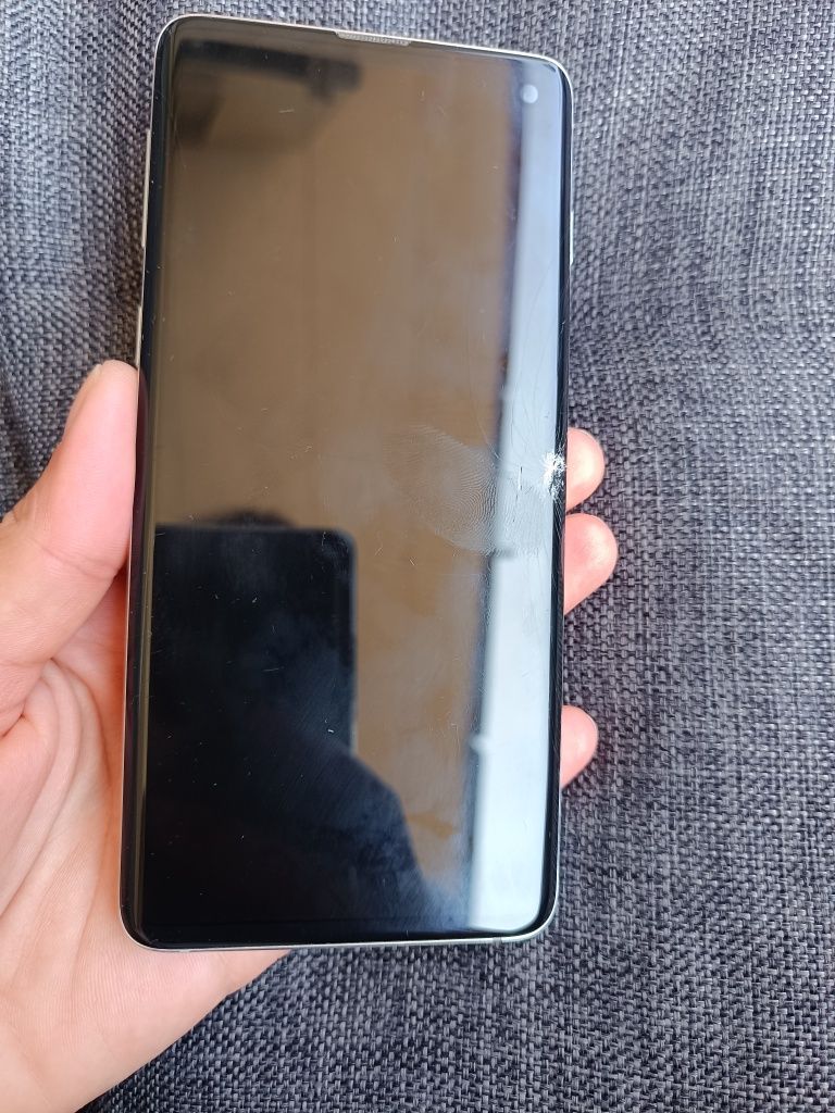 Samsung Galaxy S10 128gb  счупен дисплей за части