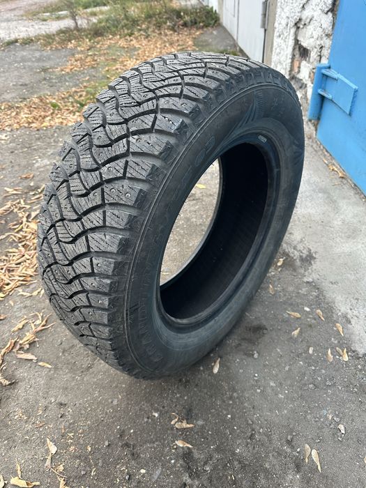 Продаю комплект (4шт) зимней шины DUNLOP