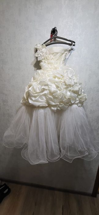 Продаю красивое нарядное платье