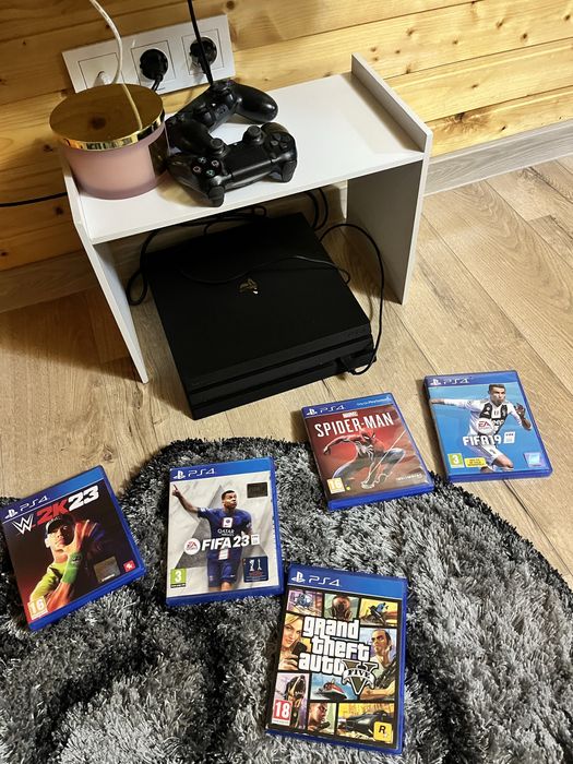 Vand ps4 pro 2 controllere+jocuri