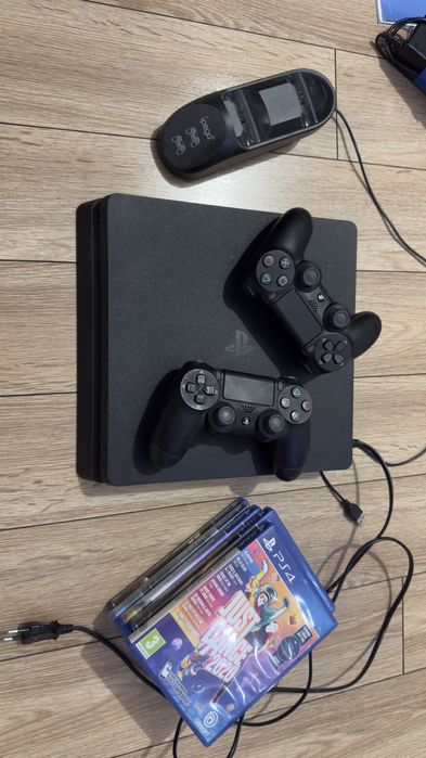 Комплект PlayStation 4slim с 2 контролера + VR + камера + 8 игри