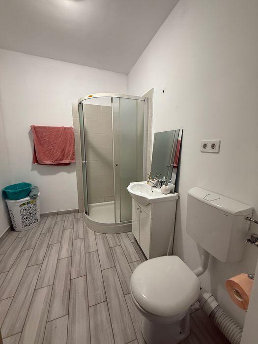 Vand apartament , deasupra de Bmw, Floresti