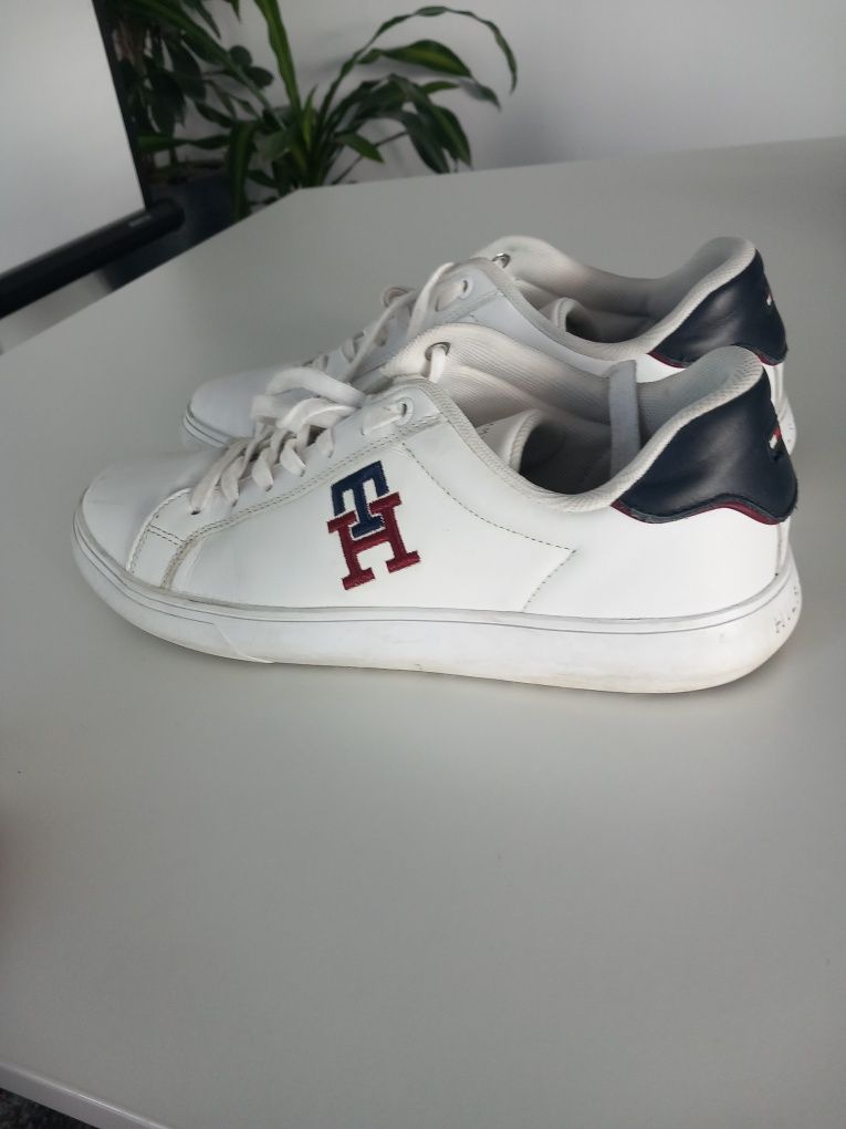 Tommy Hilfiger 43