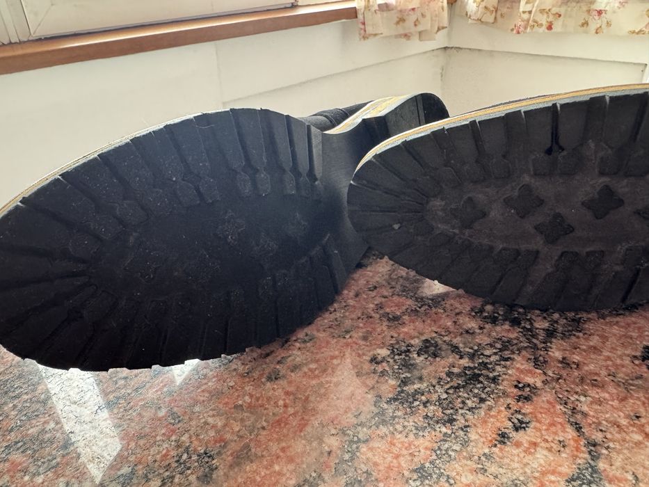 Ghete 41/42 piele intoarsa