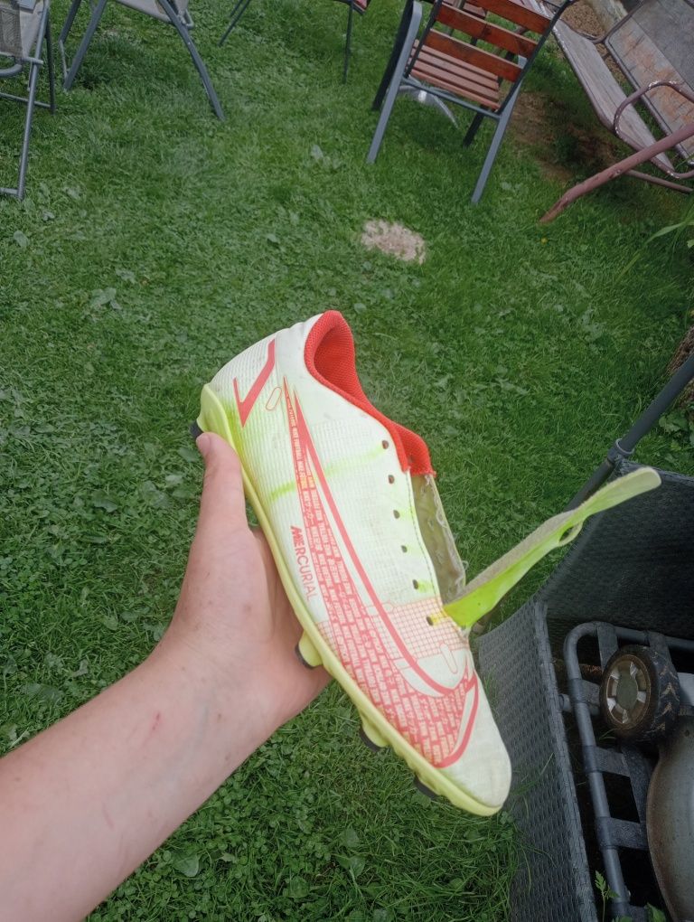 Ghete de fotbal(Nike Mercurial)