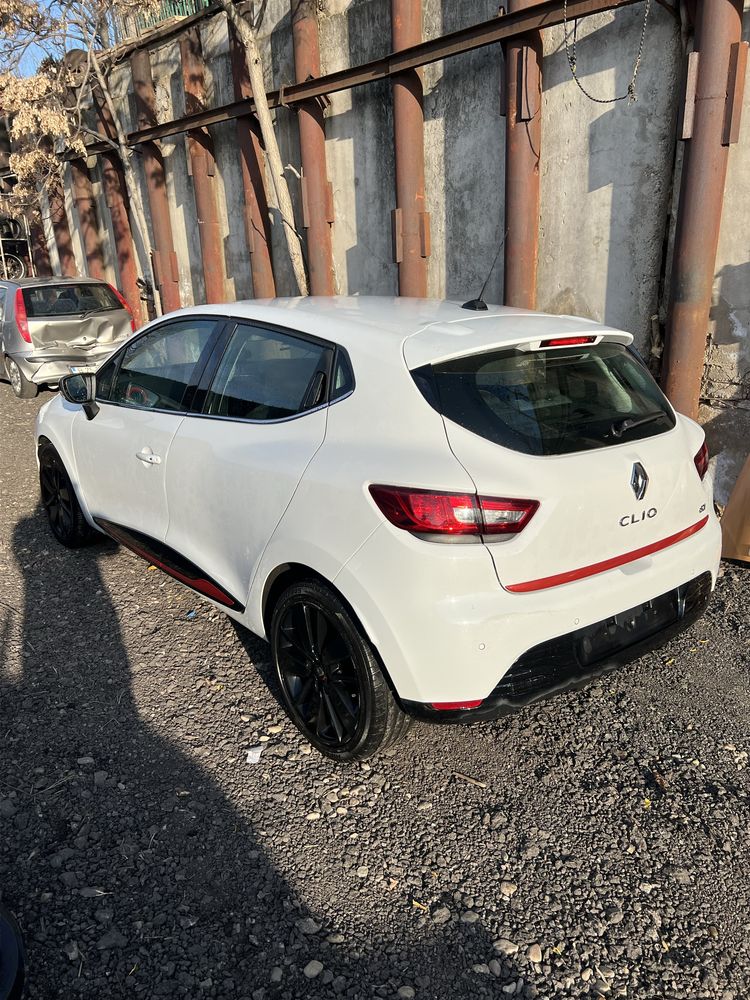Dezmembrez Renault Clio 4 2013-2020 Usa Bara Haion Capota