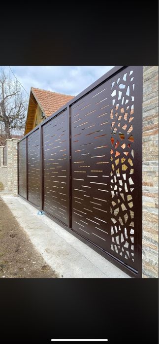 Plase decupate la laser