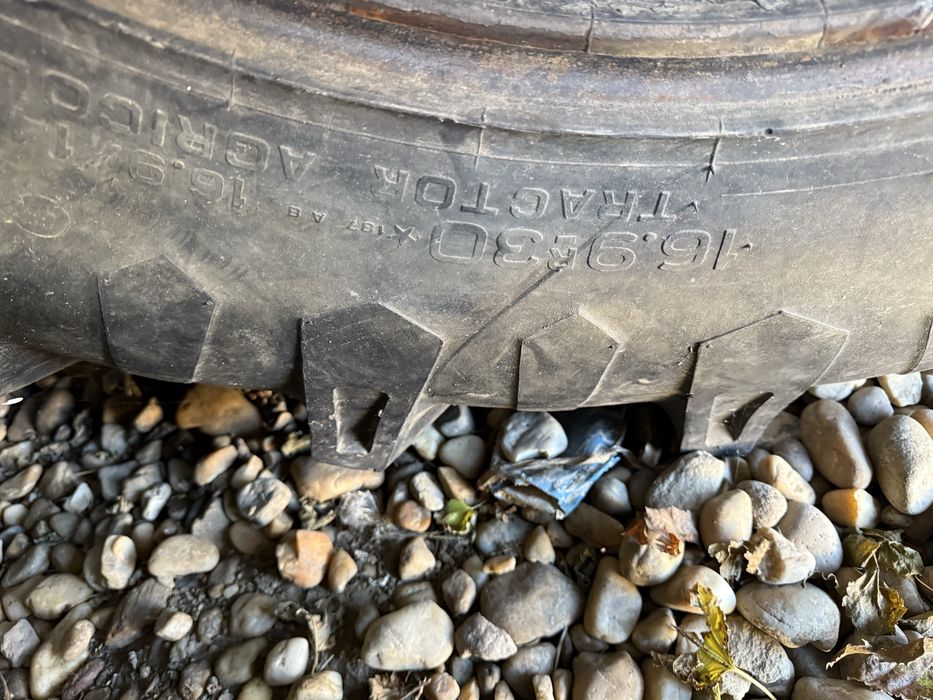 16,9r30 pirelli tractor