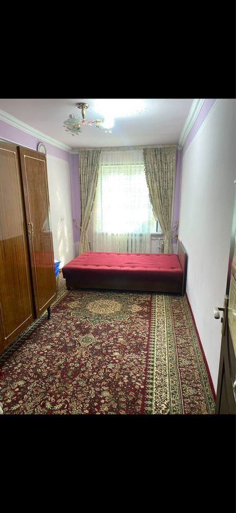 Срочно Продаю.  Чиланзар 2. 2/3/3 кирпич 2 х 4 балкон