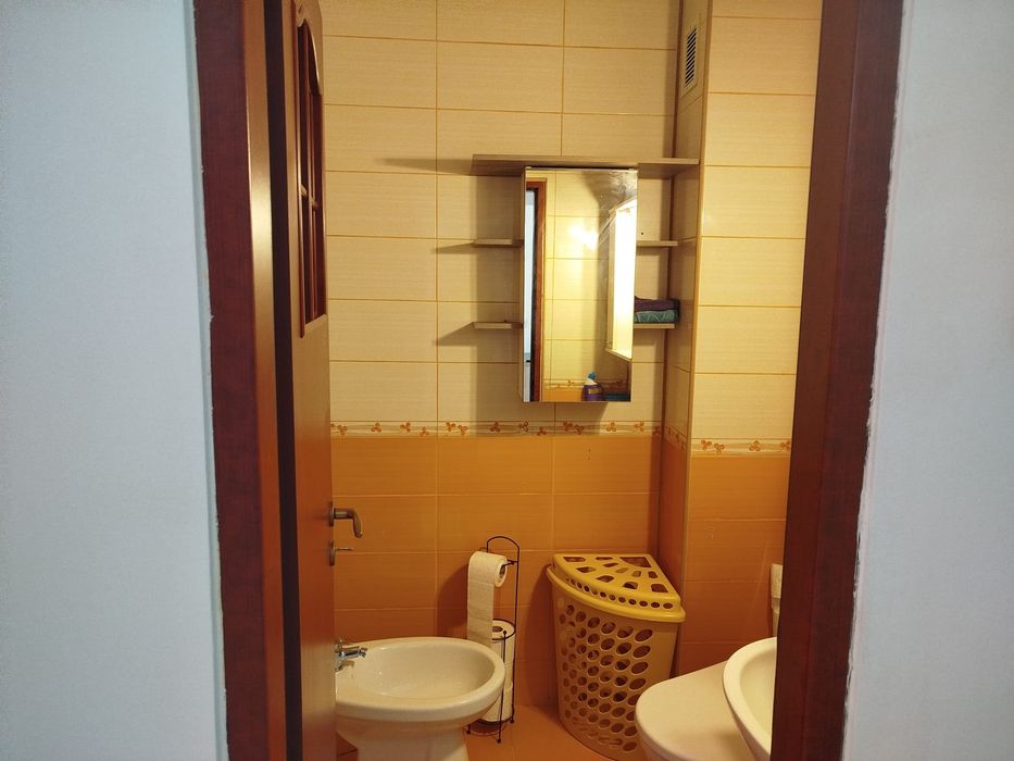 Apartament 3 camere de inchiriat.