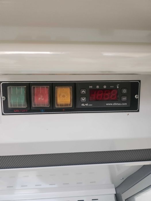 Хладилна витрина