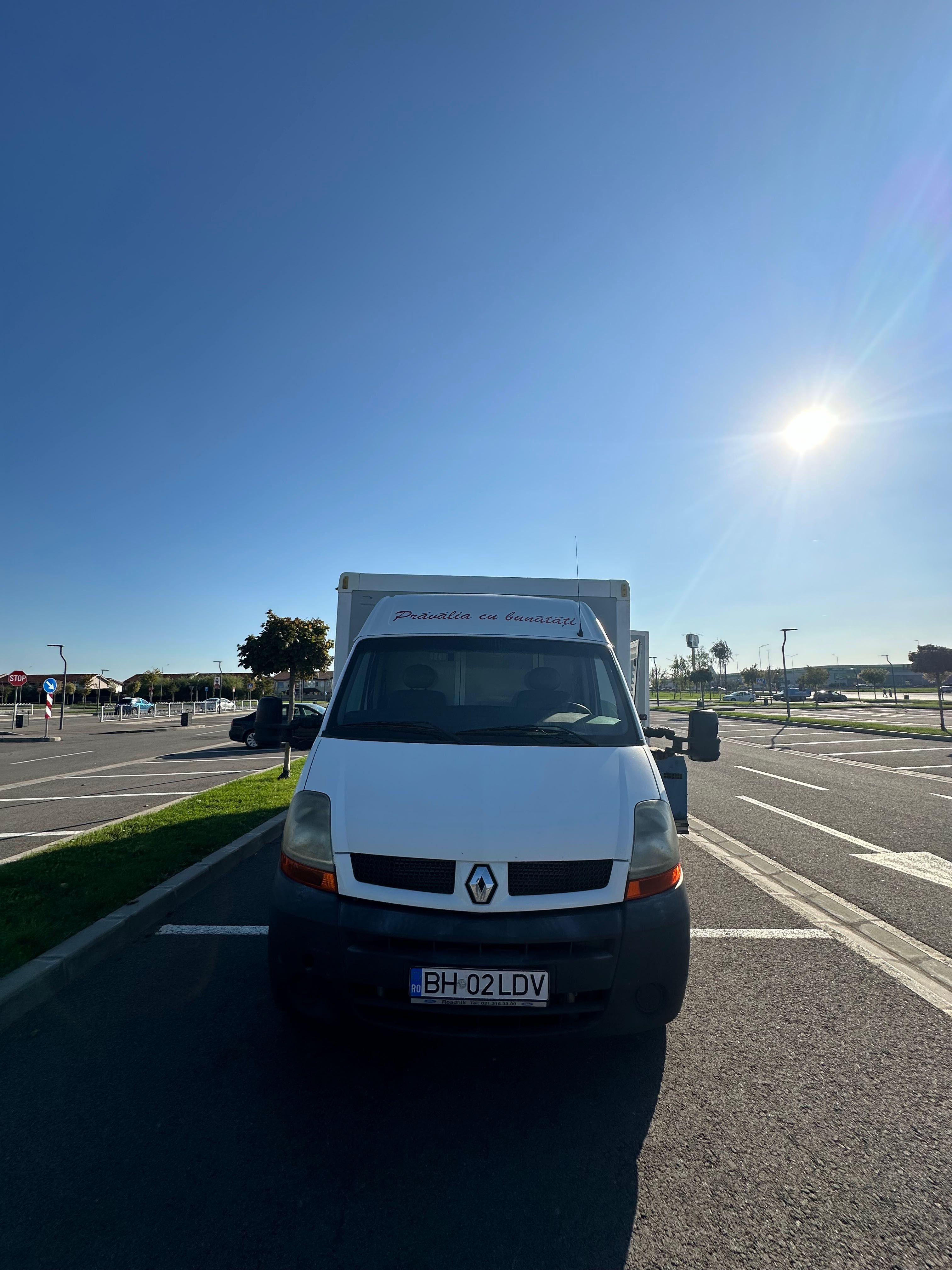 Vand autoutilitara cu vitrina frigorifica tip magazin ambulant