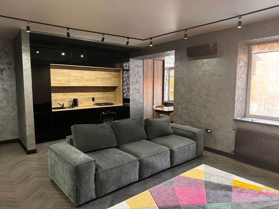 Однокомнатная, 250 + ком.услуги