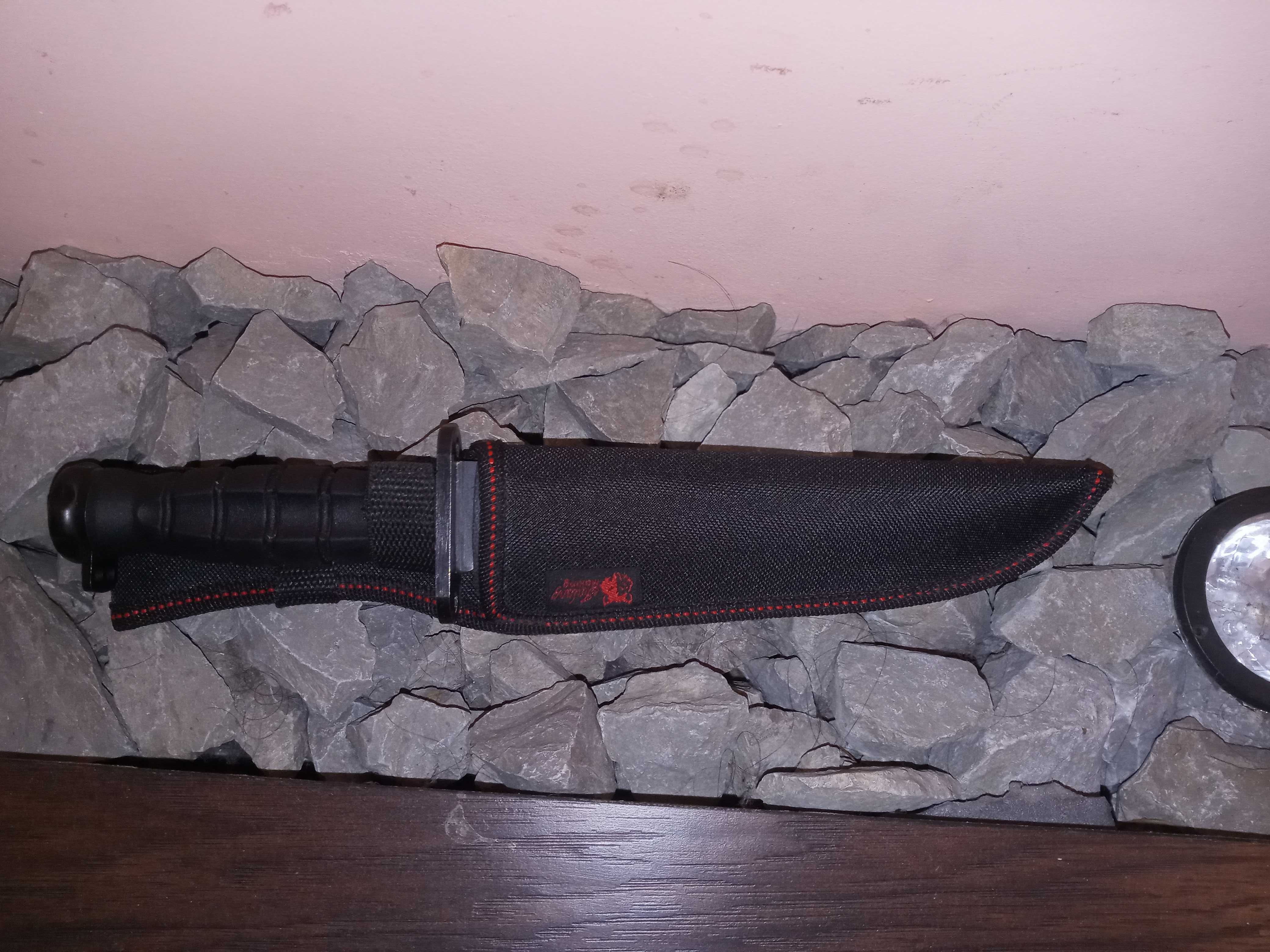 Ловен нож с предпазна кания