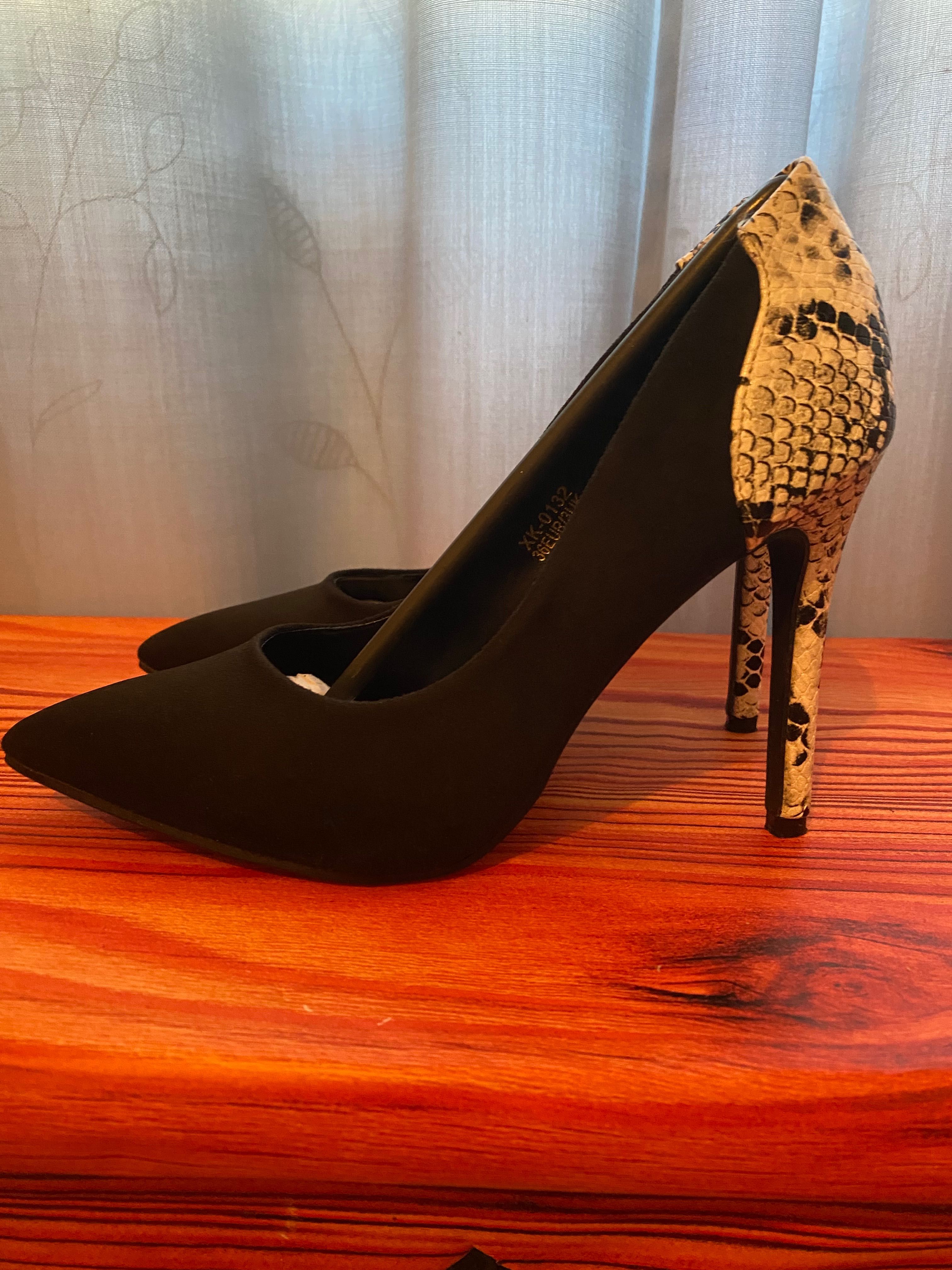 Pantofi stiletto