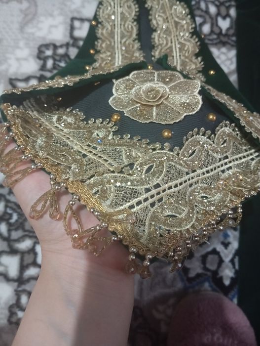 Kelinlar uchun ansambl to'q yawil rangda juda ham ciroyli qishki ansam