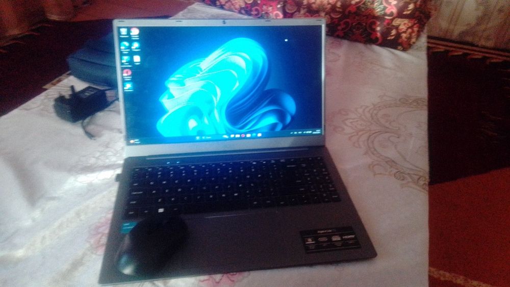 Acer noutbuki yangi.dakument karobkasiyam bor.