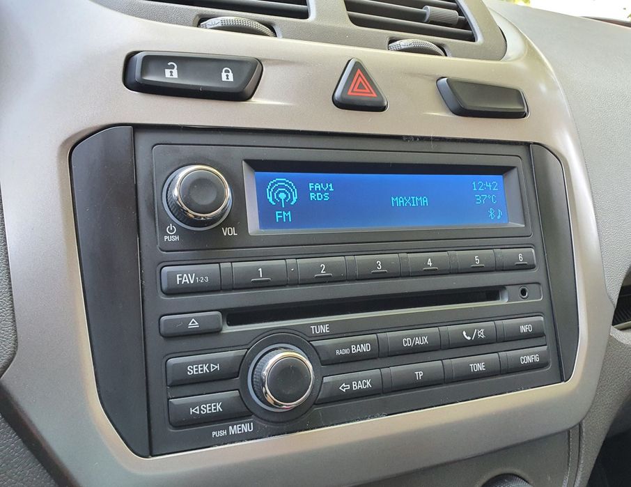 Продам Магнитола с рамкой на Кобальт