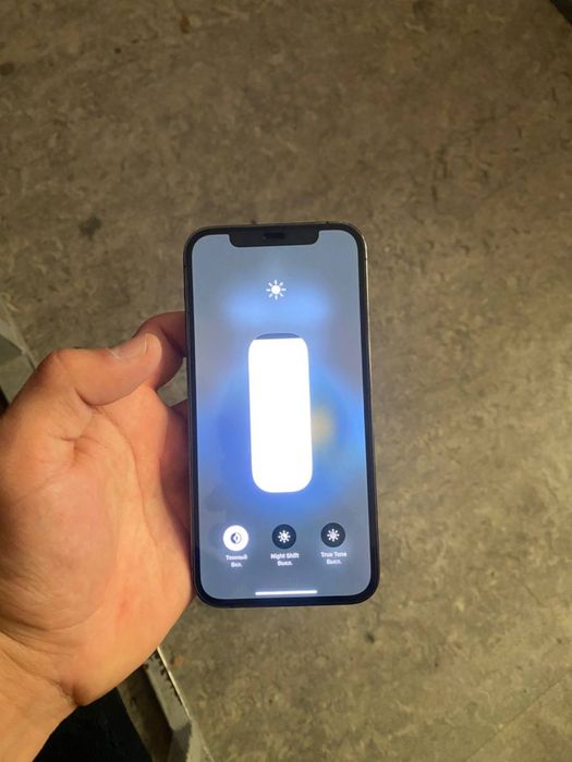 Iphone 12 pro             .   Z.  X.