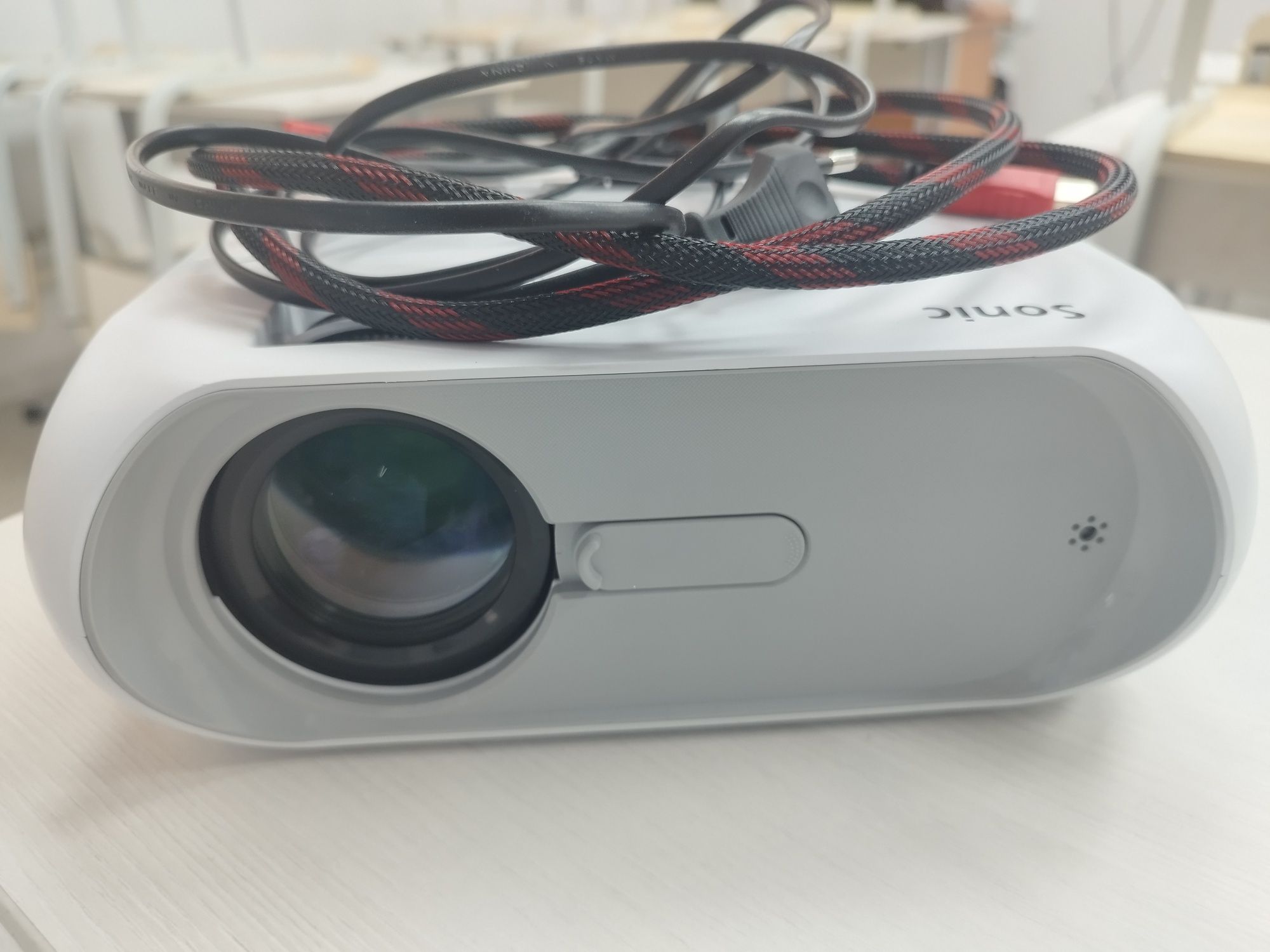 Продаю новый HD Projector