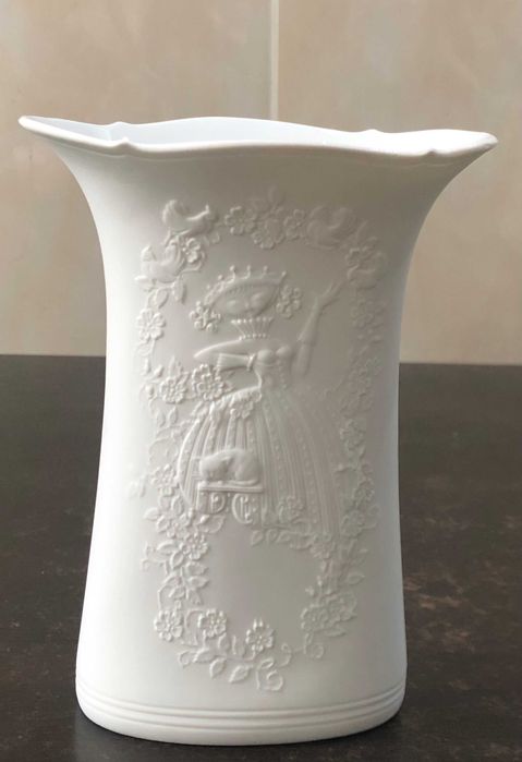 Vaza din portelan bisque Kaiser  W Germany, anii `80.