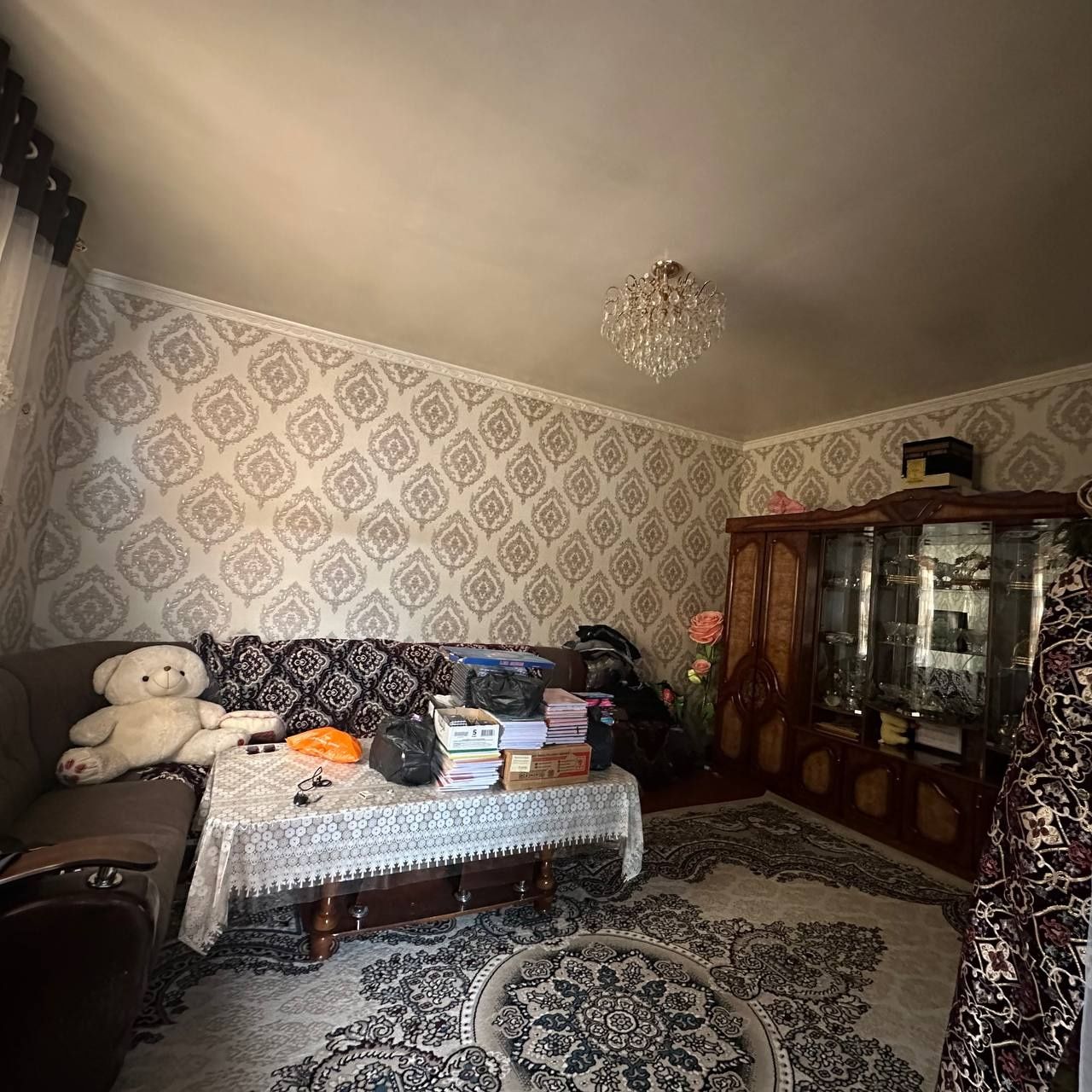 Ховли сотилади срочно центрда