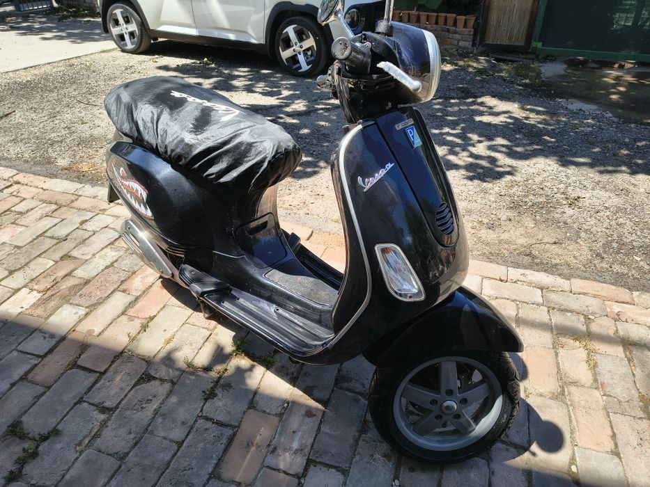 Scuter Vespa LX 125