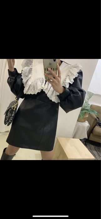 Rochie de piele si guler brodat