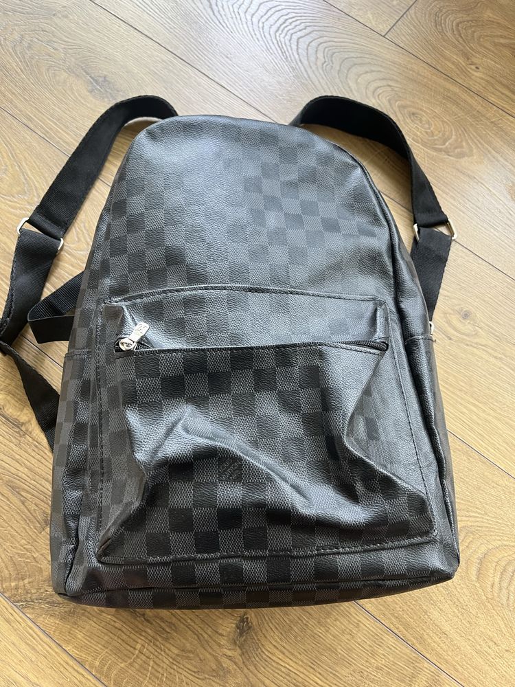 LV Louis Vuitton :  раница