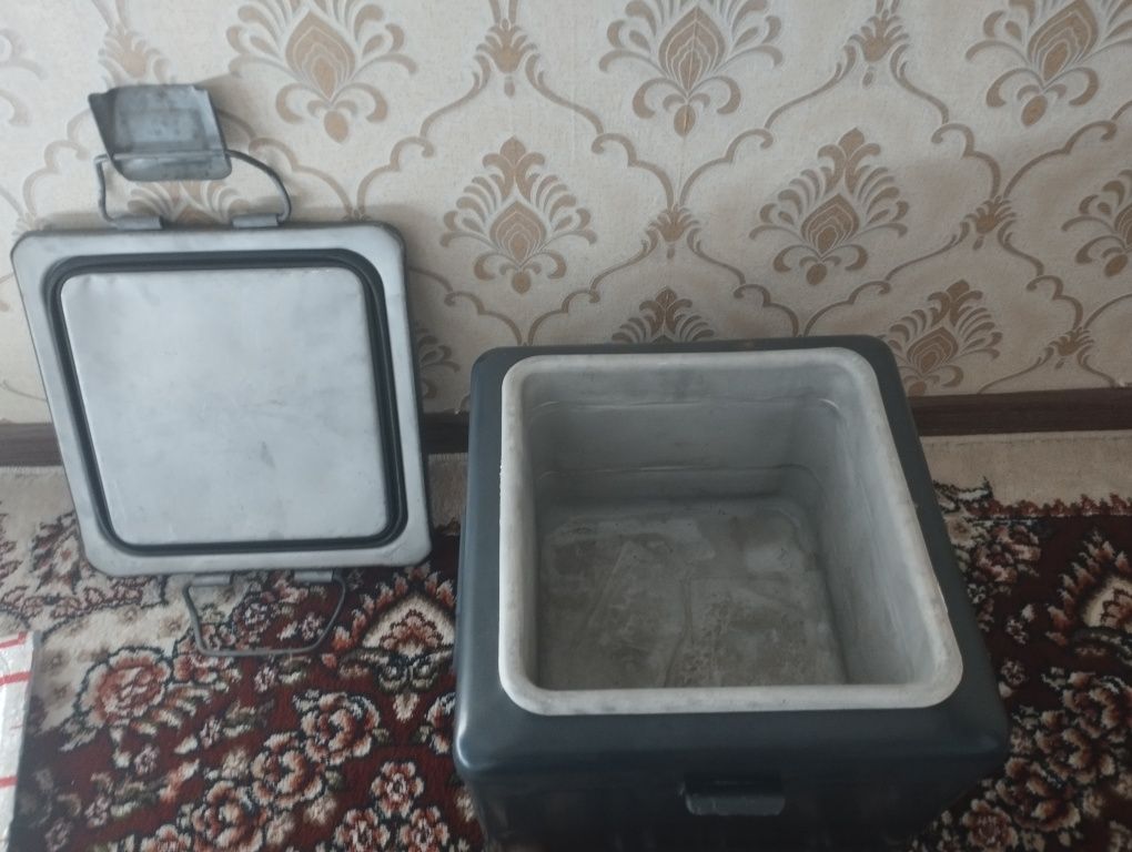 Холодильник для рыбалки и отдыха