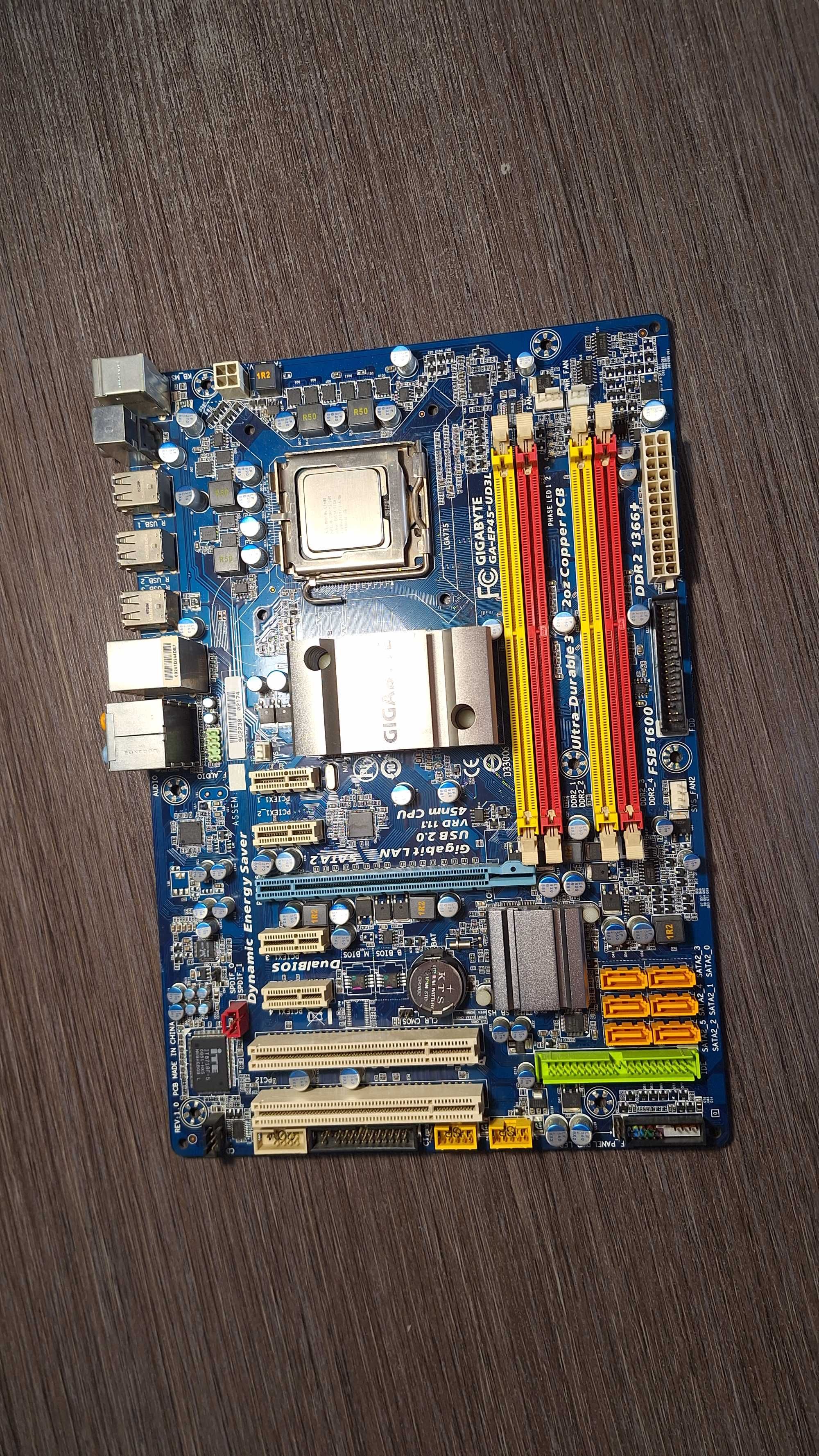 Материнская плата на LGA775 чипсете с Процессором Intel Core 2