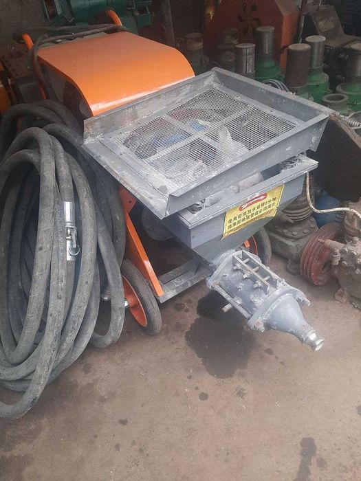 аппарат со  шнековой парой для штукатурки и ротбанг  работ