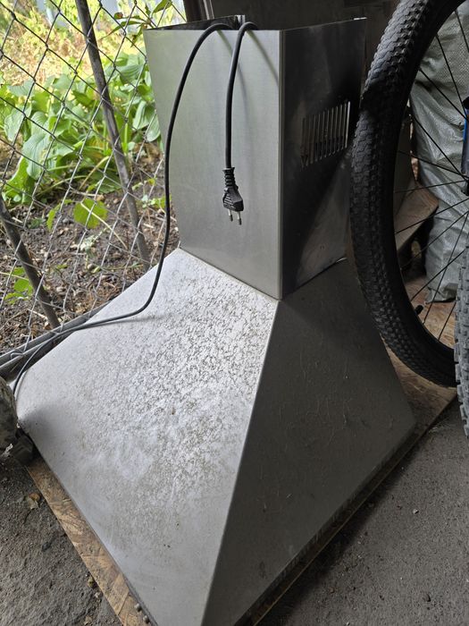 Вытяжка итальянская с нержавейки б/у. Рабочая 100%