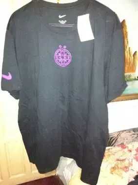 Tricou antrenament Campioana FCSB - Banii merg la un baiat bolnav .