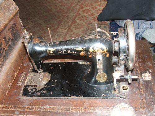 Masina de cusut OPEL