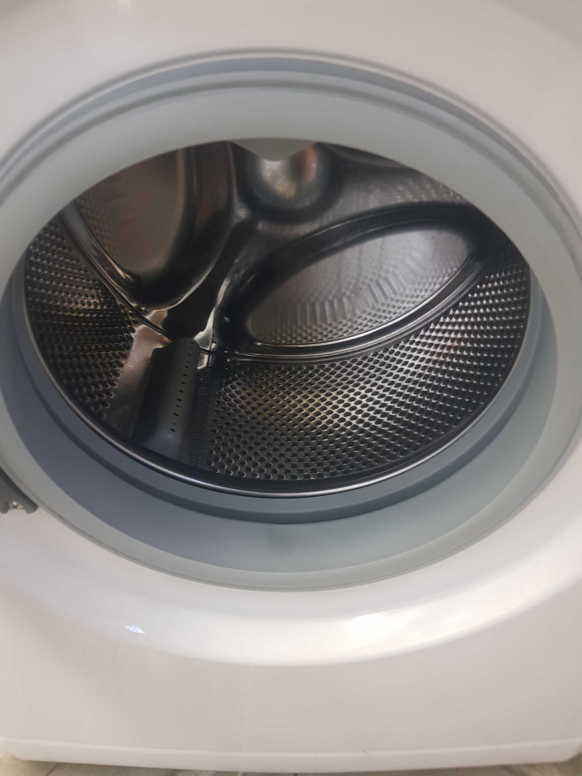 Продавам пералня Whirpool, 6KG
